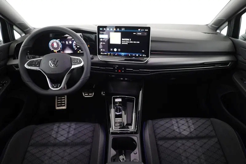 Volkswagen Golf Vlll ( ALLEMAGNE ) 1.5 eTSI DSG R-Line EXPORT EN ALGERIE HORS -TAXES VÉHICULE 100% ALLEMAND