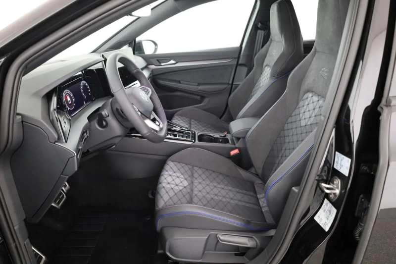Volkswagen Golf Vlll ( ALLEMAGNE ) 1.5 eTSI DSG R-Line EXPORT EN ALGERIE HORS -TAXES VÉHICULE 100% ALLEMAND