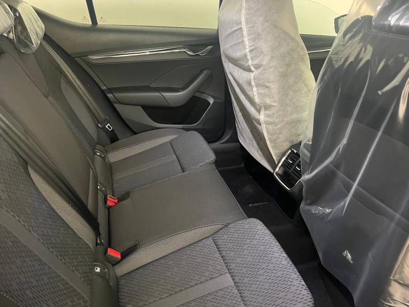 Nouveau Skoda Octavia 1.5 TSI 150 ch DSG Berline export Algérie HT 