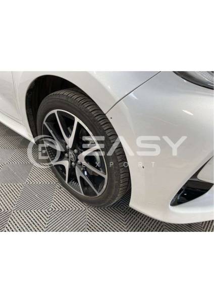 TOYOTA YARIS HYBRIDE MY22 2022 116H COLLECTION DEDOUANEMENT -3ANS